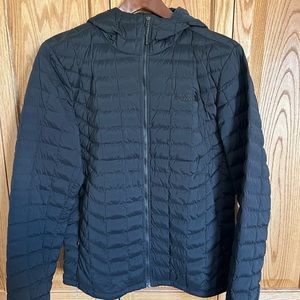 Men’s North Face lightweight Thermoball hooded puffer
